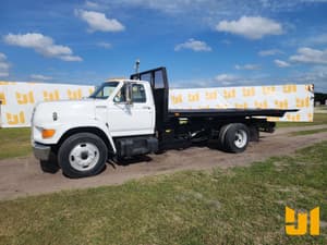 1996 Ford F-800 Image