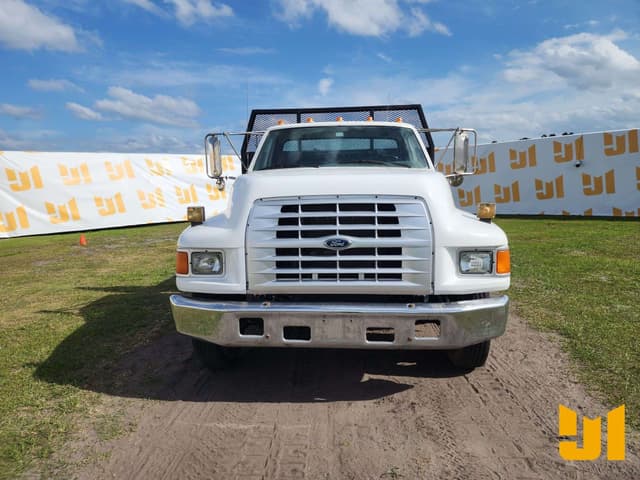 Image of Ford F-800 equipment image 1