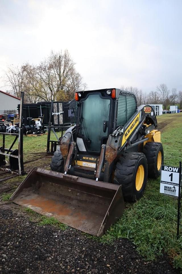 Image of New Holland L225 equipment image 1