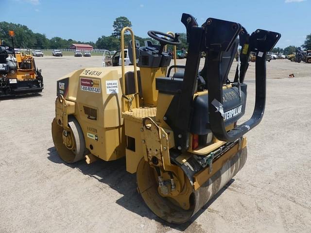 Image of Caterpillar CB24 equipment image 3