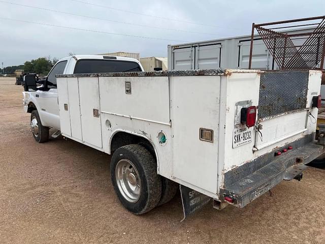 Image of Ford F-450 equipment image 3