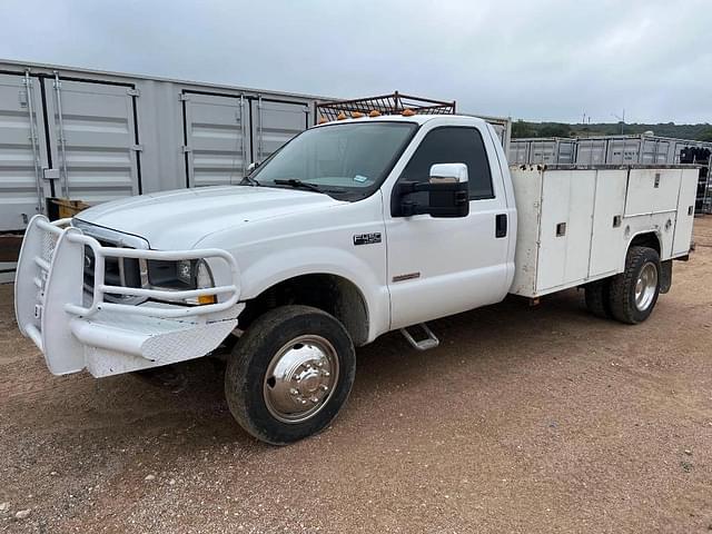 Image of Ford F-450 equipment image 2