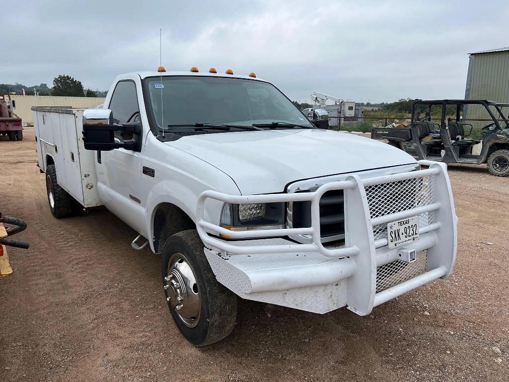 Image of Ford F-450 Primary image