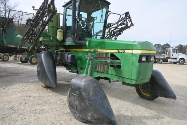 Image of John Deere 6700 equipment image 1