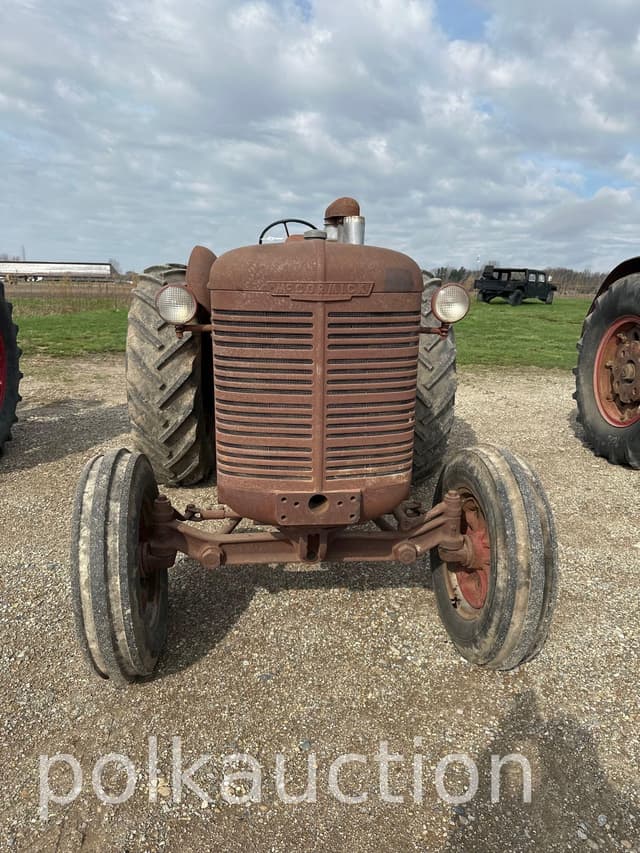 Image of Farmall W9 equipment image 1