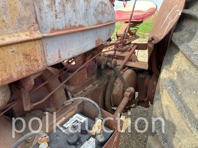 Image of Farmall W9 equipment image 4