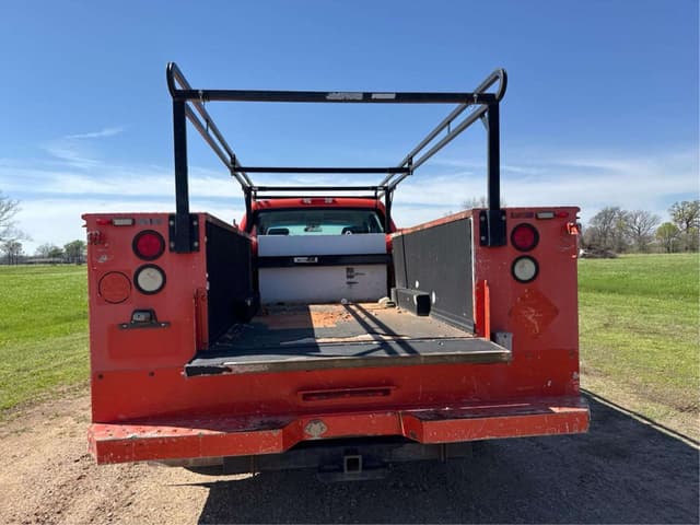 Image of Chevrolet 3500 equipment image 4