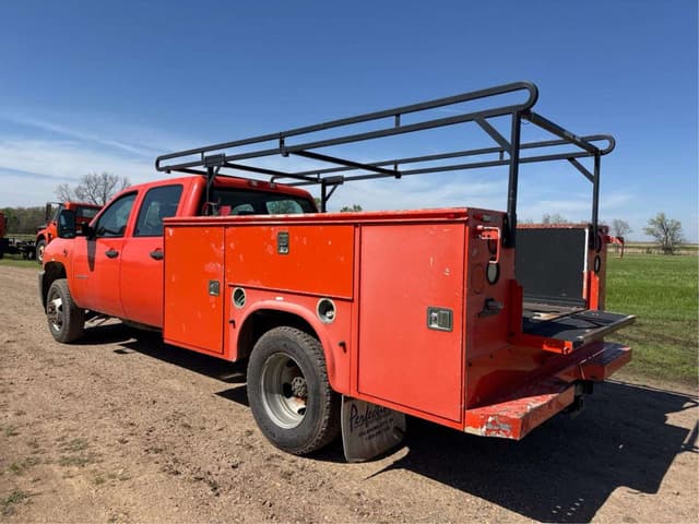 Image of Chevrolet 3500 equipment image 2