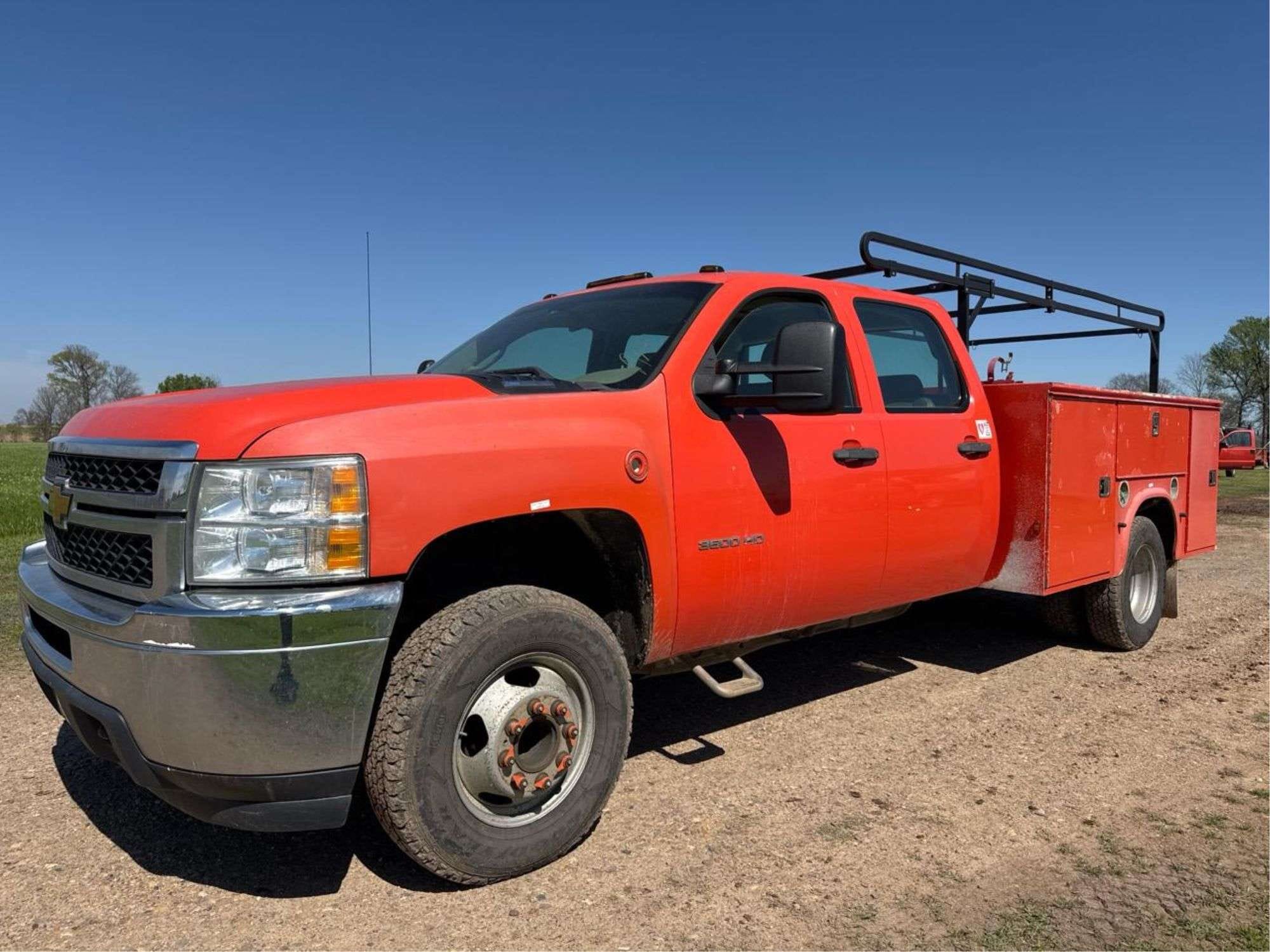 2012 Chevrolet 3500 Equipment Image0