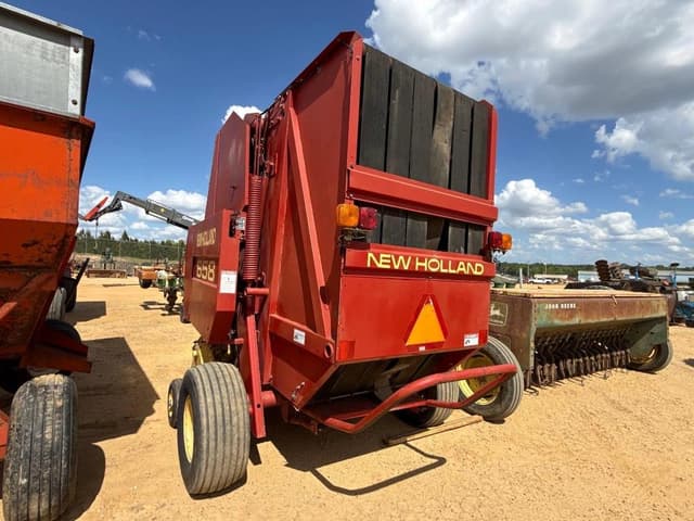 Image of New Holland 658 equipment image 2