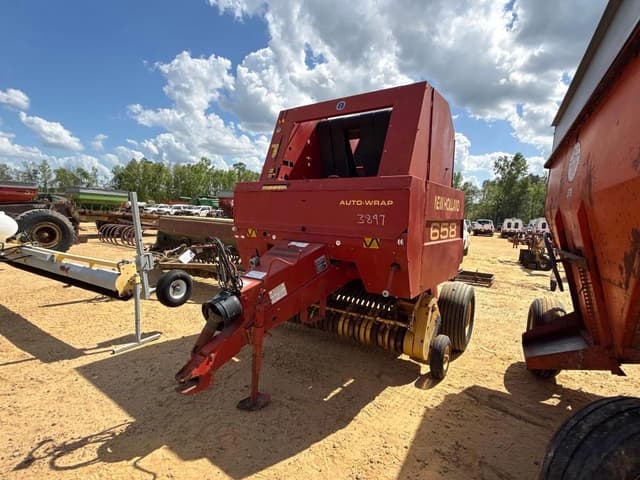 Image of New Holland 658 equipment image 1