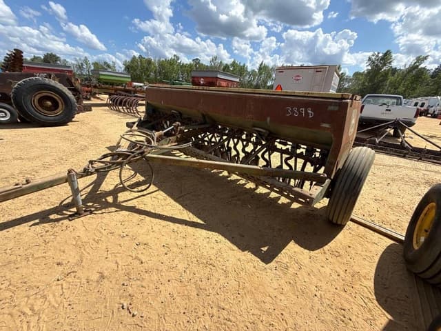 Image of John Deere 8300 equipment image 1