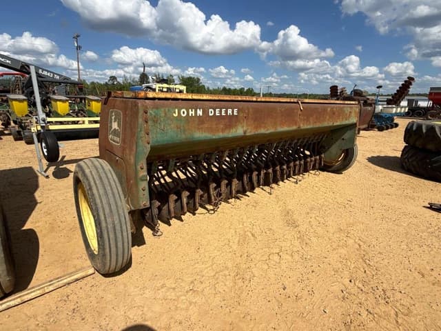 Image of John Deere 8300 equipment image 2