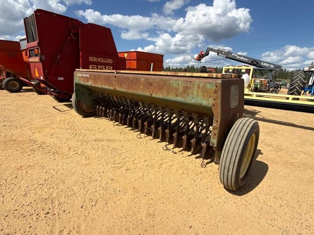 Image of John Deere 8300 equipment image 3