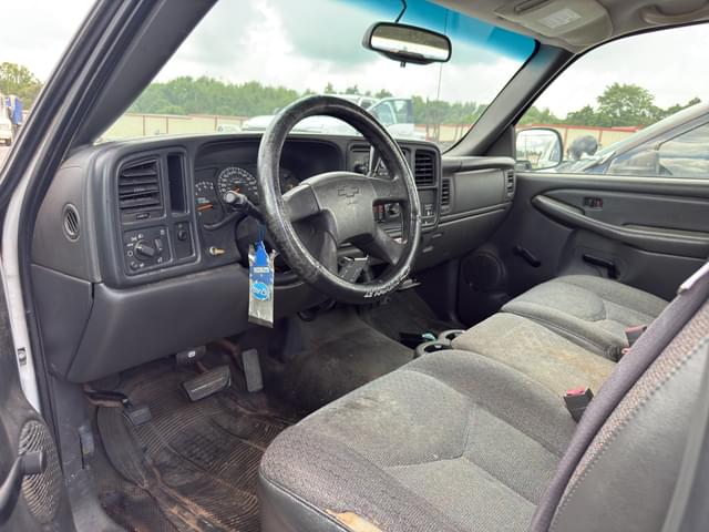 Image of Chevrolet 1500 equipment image 2