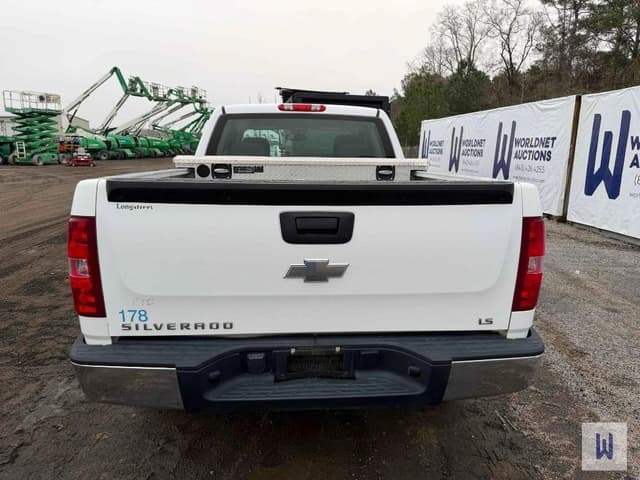 Image of Chevrolet 1500 equipment image 4