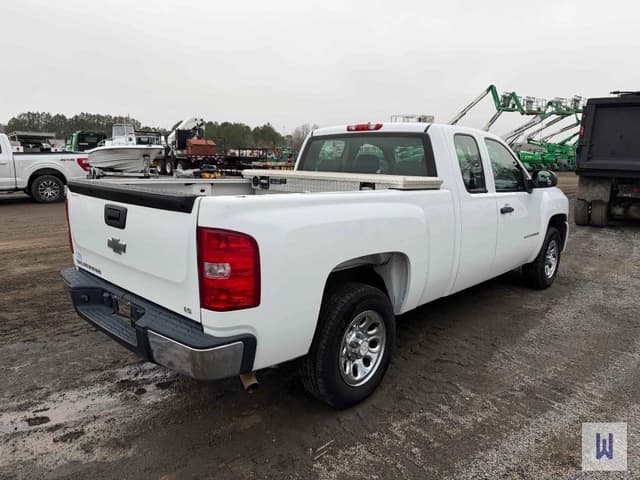 Image of Chevrolet 1500 equipment image 3