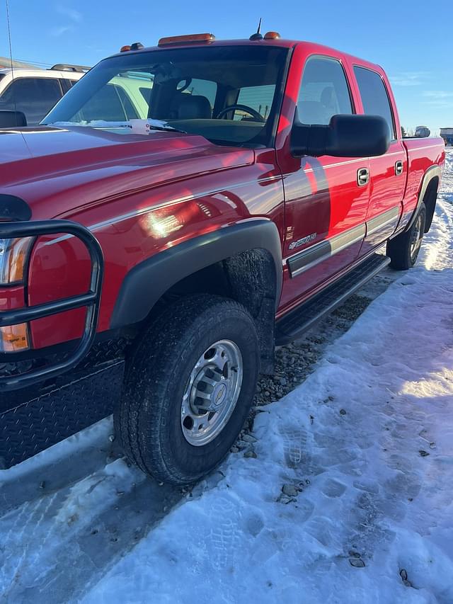 Image of Chevrolet 2500HD equipment image 3