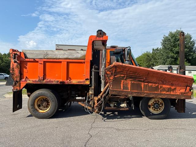 Image of International 7500 equipment image 3