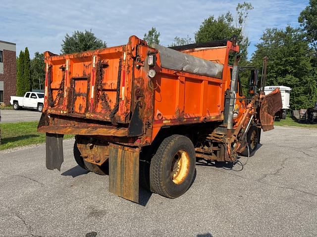 Image of International 7500 equipment image 4