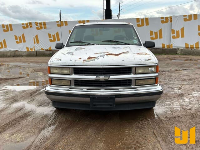 Image of Chevrolet 1500 equipment image 1