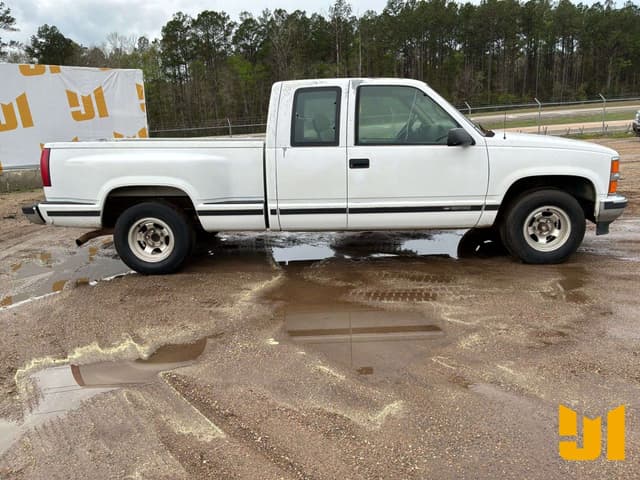 Image of Chevrolet 1500 equipment image 3