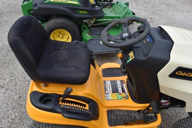 Image of Cub Cadet LTX1050 equipment image 4