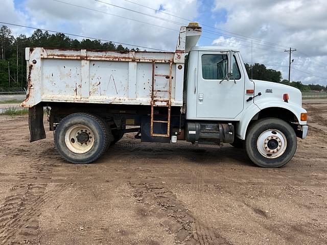 Image of International 4700 equipment image 3