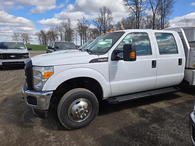 Image of Ford F-350 equipment image 1