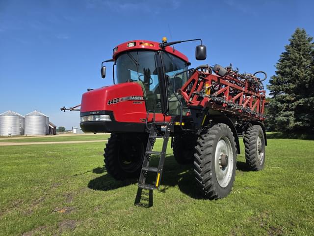 Image of Case IH Patriot 4420 equipment image 3