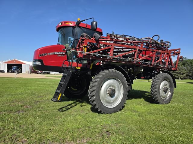 Image of Case IH Patriot 4420 equipment image 2
