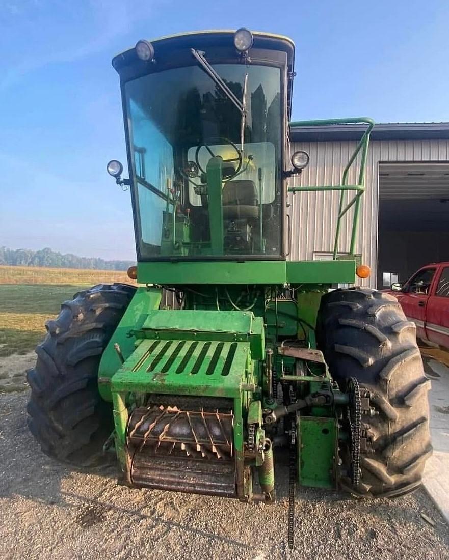 Image of John Deere 5820 Image 1
