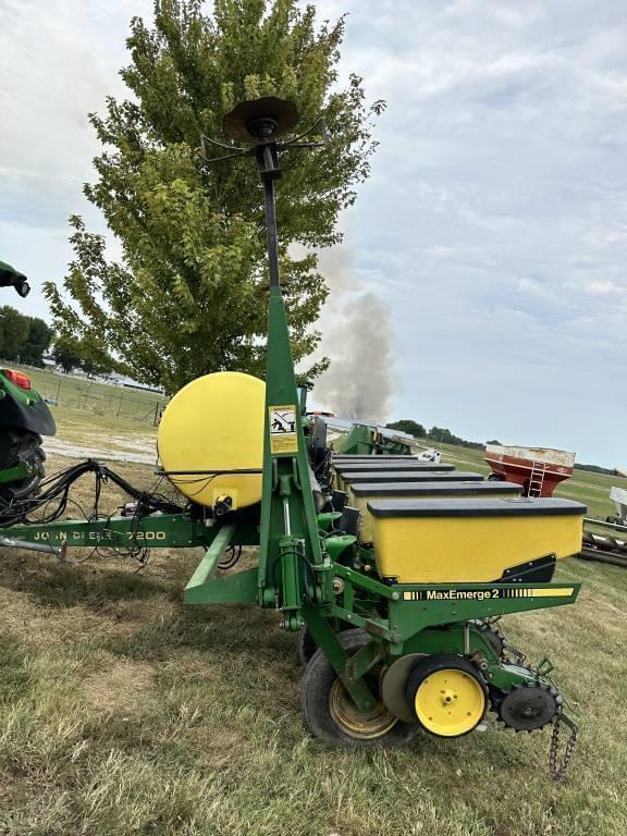 Image of John Deere 7200 equipment image 1