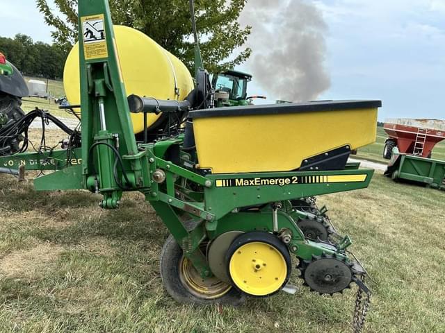 Image of John Deere 7200 equipment image 4