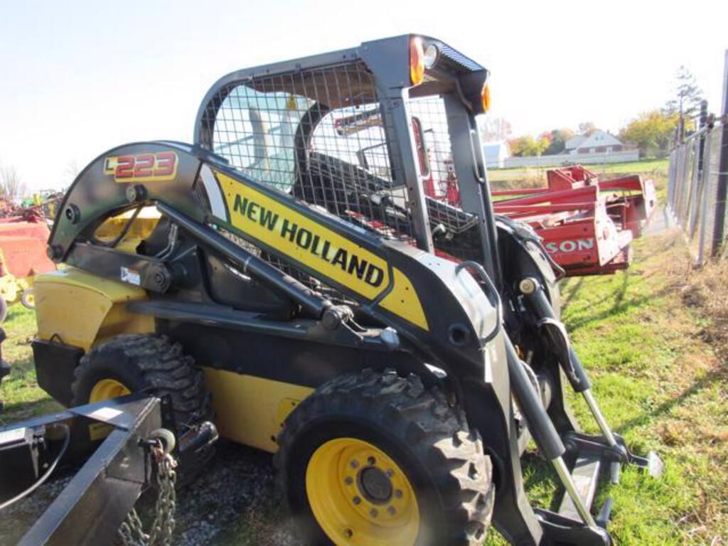 Main image New Holland L223