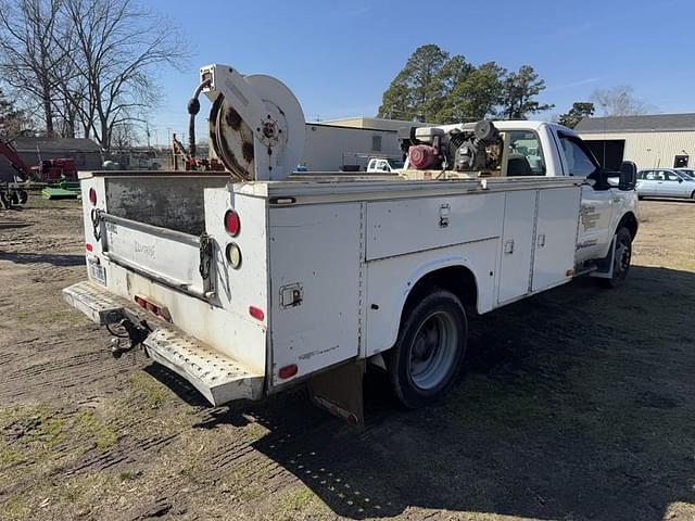 Image of Ford F-450 equipment image 2