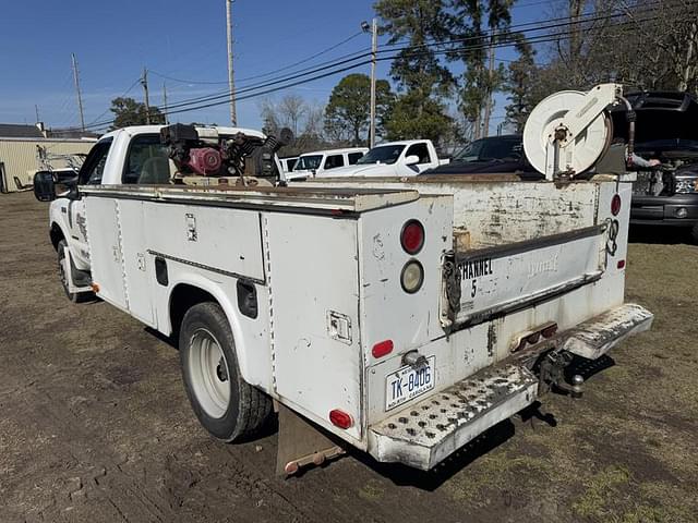 Image of Ford F-450 equipment image 4