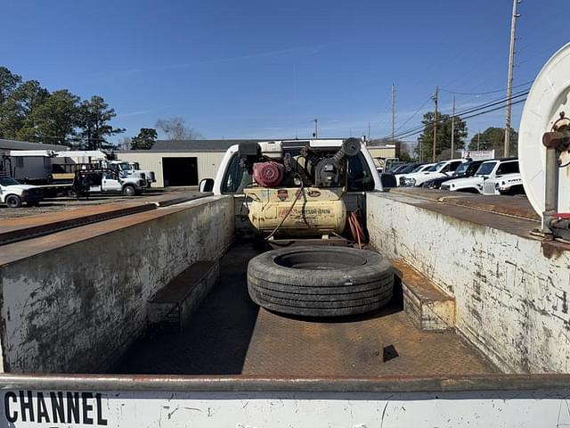 Image of Ford F-450 equipment image 3