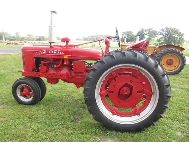 Image of Farmall H equipment image 1