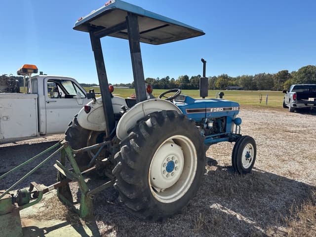 Image of Ford 3910 equipment image 2