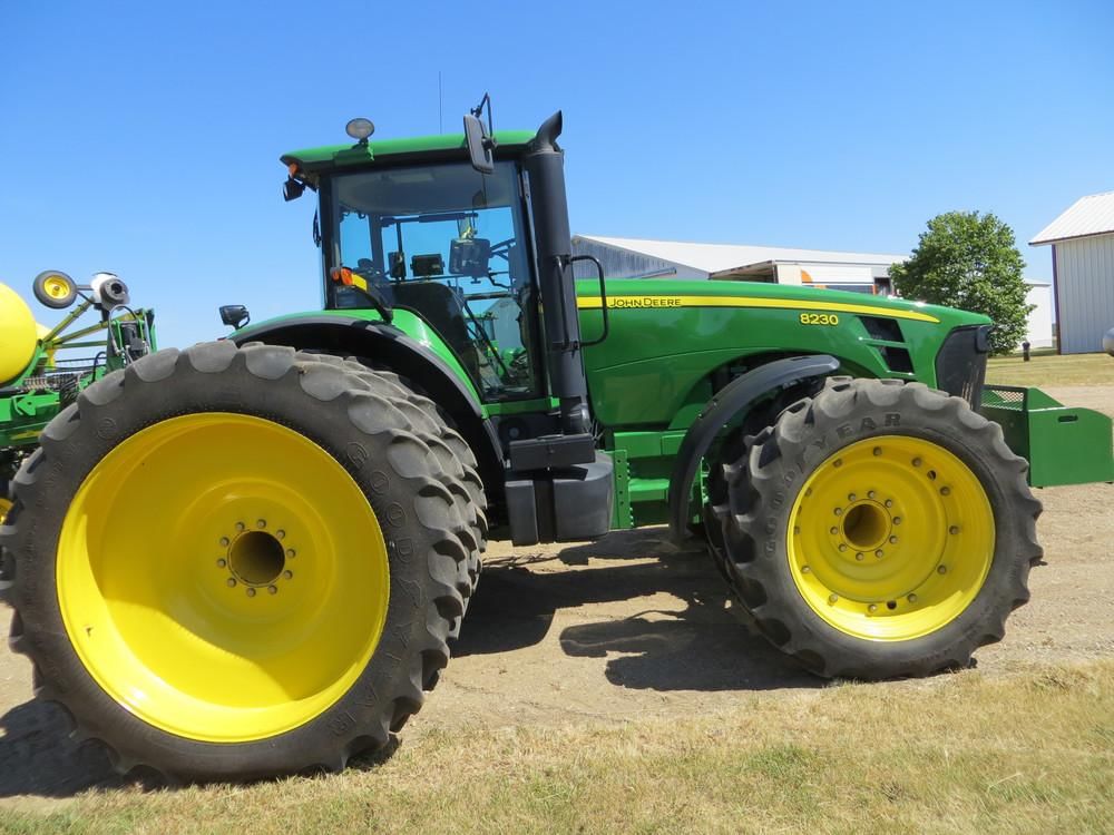 Main image John Deere 8230