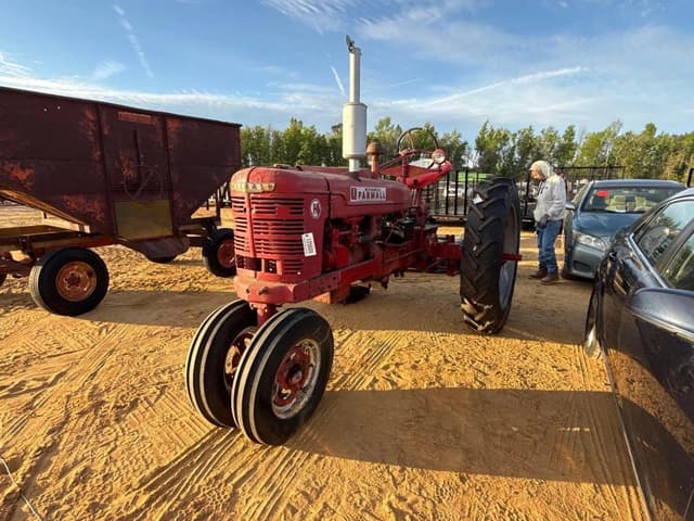 Image of Farmall H equipment image 1