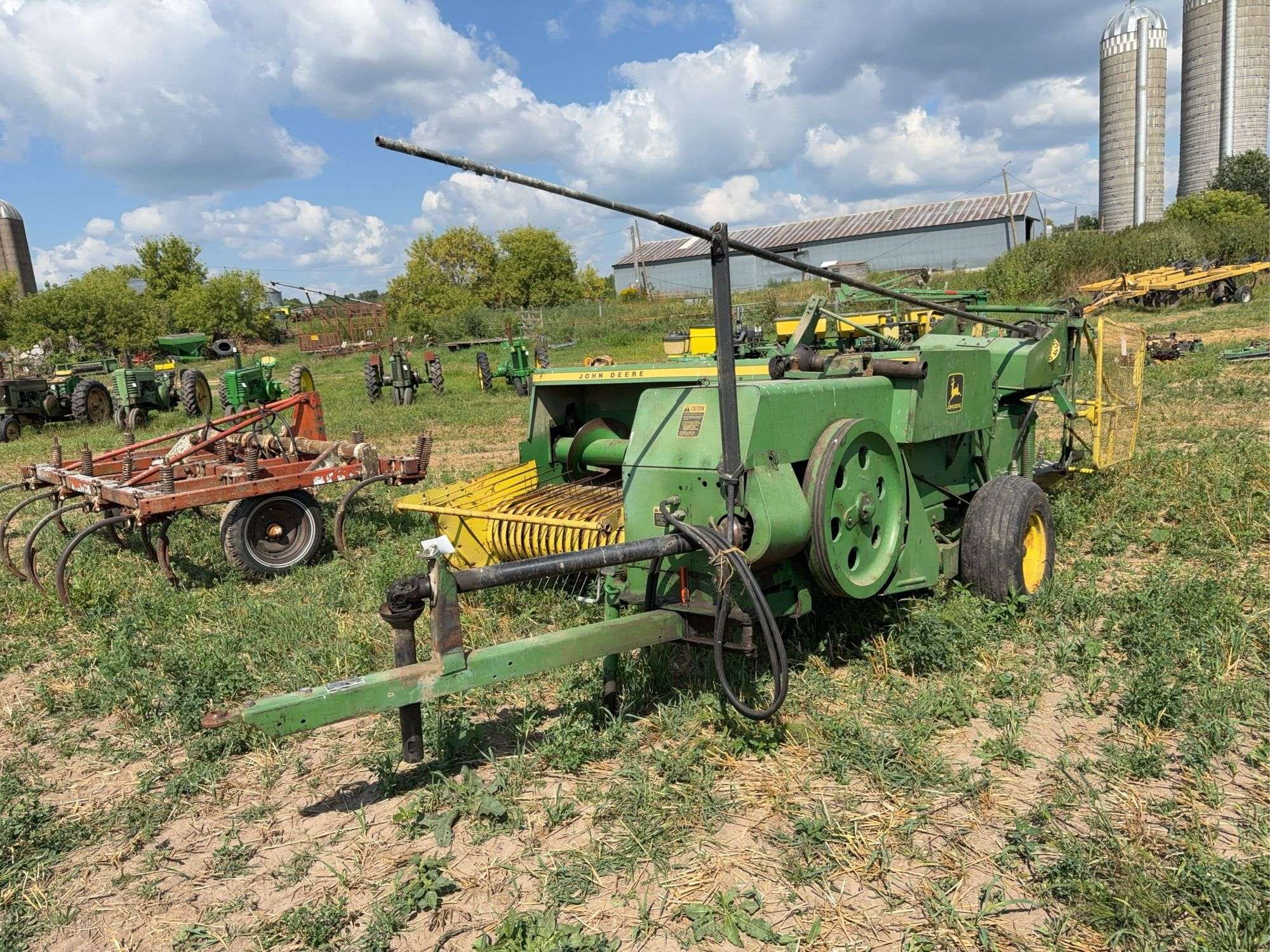 John Deere 327 Equipment Image0