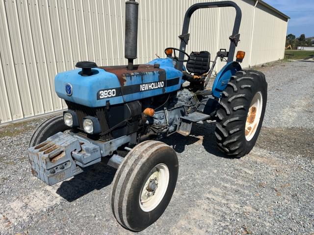 Image of New Holland 3930 equipment image 2