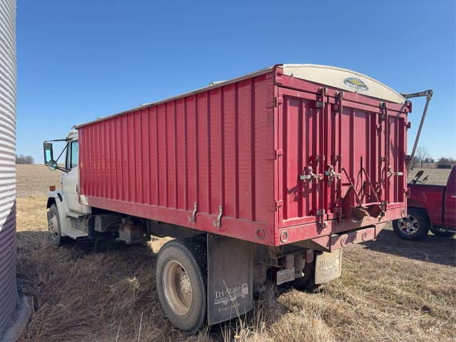 Image of Freightliner FL70 equipment image 3