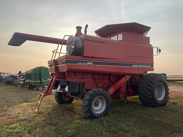 Image of Case IH 1688 equipment image 3