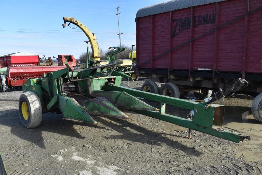 John Deere 3950 Equipment Image0