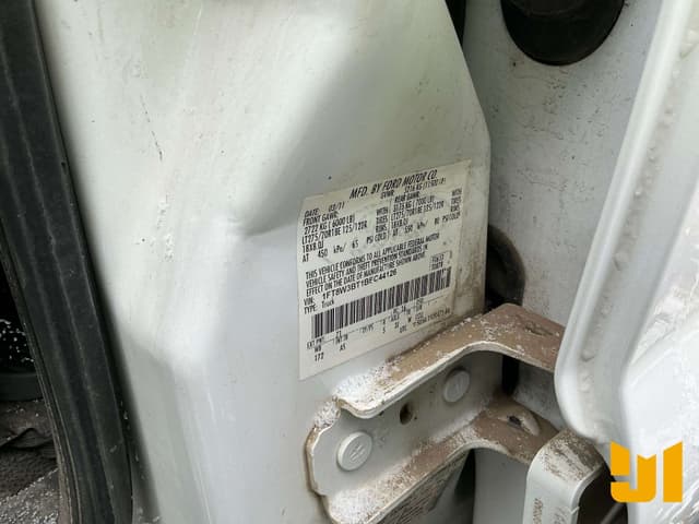 Image of Ford F-350 equipment image 4