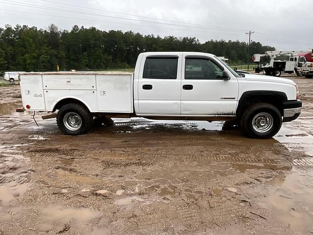 Image of Chevrolet 2500 equipment image 3