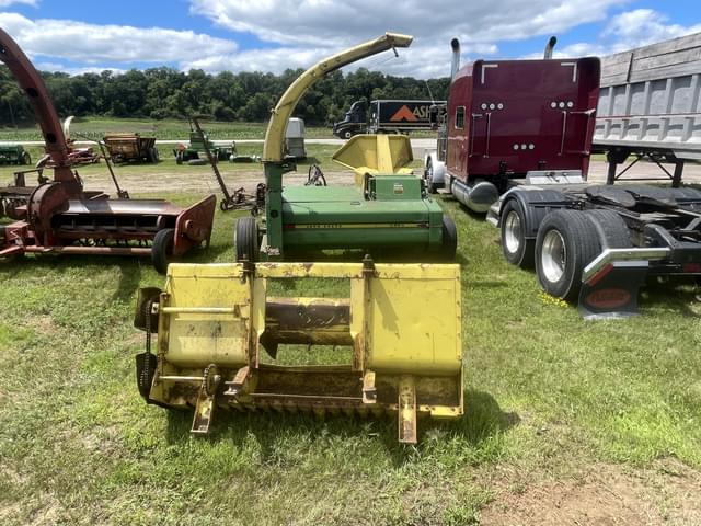 Image of John Deere 3960 equipment image 4